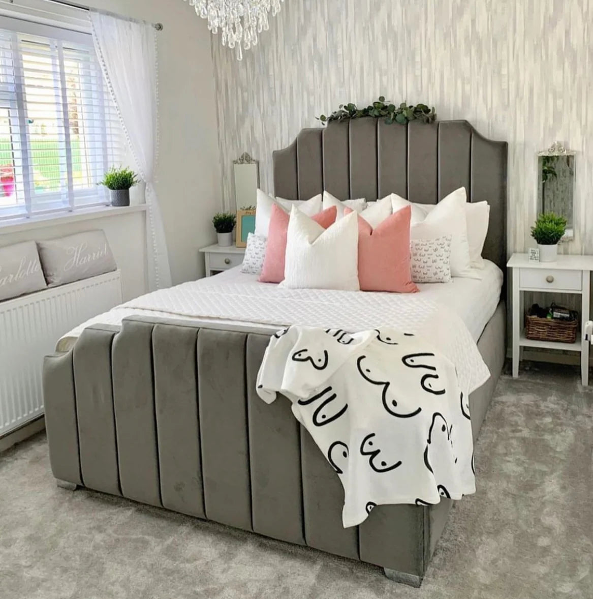 Elegant Modern Frame Bed with Luxurious Padded Headboard