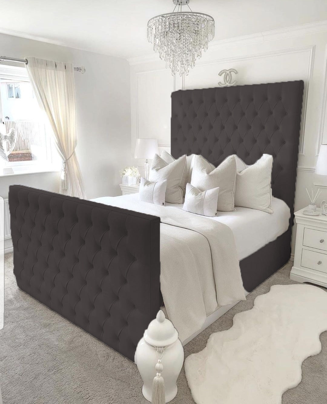 Elegant White Bedroom with Luxurious Décor